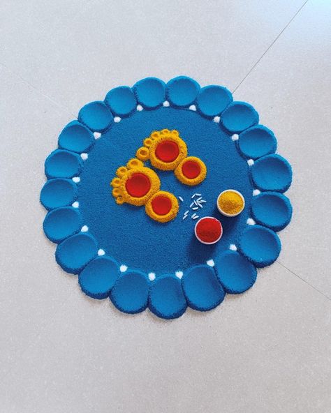 Beautiful rangoli for navratri 😍 Charan Rangoli, Rangoli For Navratri, Navratri Rangoli Design, Navaratri Rangoli, Navratri Rangoli, Easy Rangoli Designs Videos, Beautiful Rangoli, Easy Rangoli Designs, Easy Rangoli