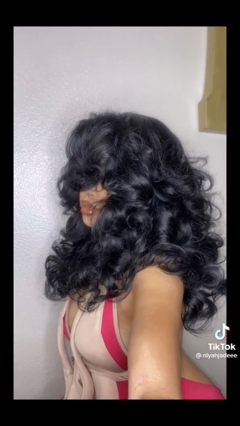 Very Voluminous Hair, Long Puffy Hair, Wavy Puffy Hair, Fluffy Curls Black Women, Big Hair Curls Volume, Big Poofy Hair, Bombshell Curls Black Women, 90s Blowout Hair Black Women, Big Fluffy Hair