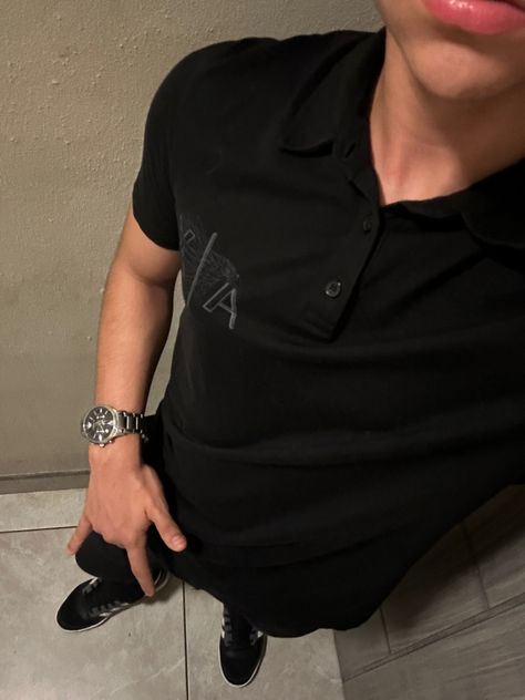 #alucin #tijuana Alucin Outfits, Girls Snaps, Leonel Messi, Fake Acc, Types Of Guys, All Black Outfit, Black Outfit, New Outfits, Aesthetic Clothes