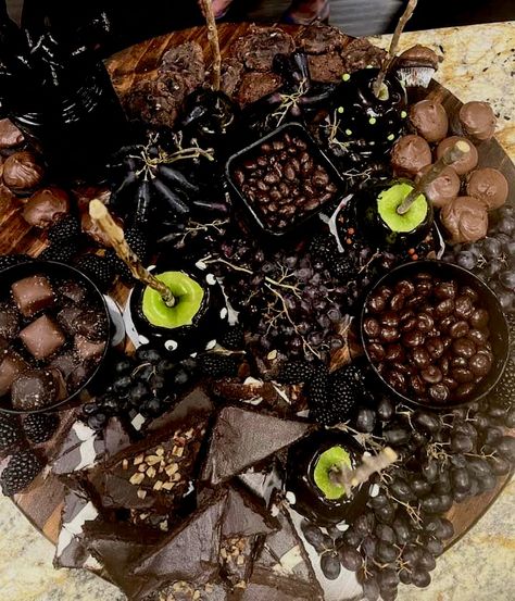 Dark Charcuterie Board, Black Brownies, Chocolate Chewy Cookies, Black Charcuterie Board, Gothic Thanksgiving, Halloween Confections, Black Snacks, Goth Picnic, Tea Party Decorations Diy