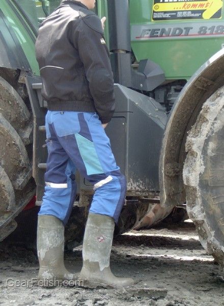 Mens Wellies, Boys Rain Boots, Worker Boots, Northern Germany, Farm Clothes, Scruffy Men, Lycra Men, Farm Boys, Work Gear