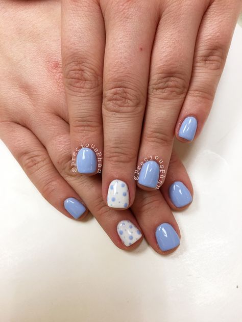 Baby Blue Gel Nails Design, Blue And White Gel Nails Short, White And Blue Short Nails, Short Dip Powder Nails Ideas Summer, Baby Blue Gel Nails Short, Cinderella Blue Nails, Baby Blue Nails Short, Nails With Polka Dots, Boo Nails