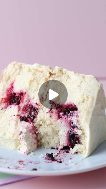 Manuela Kjeilen on Instagram: "Sponge cakes filled with fruit are something we just adore here in Scandinavia.
There is not an ounce of crunch in this Scandinavian Berry Cake, just a soft, comforting cake.
The white chocolate sponge is unbelievably good all by itself.
The whipped lemon ganache, the Greek yogurt frosting and blackberries and blueberries bring it all together, creating a freshness that’s hard to beat.
If you’re searching for a fresh fruity cake for summer, or any day that needs a bit of brightness, you’ve found it.
I hope you will love the cake as much as I did.
The recipe can be found in the ‘Cake’ category in my baking app, Love Manuela. 📲
Tap the link in my bio to explore.🔗

#whitechocolatecake #ganache #frosting #scandinaviancakes #whippedganache #lemoncurd #berries" White Chocolate Berry Cake, Blackberry Cake Decoration, Greek Yogurt Frosting, Sponge Cake Filling, Fresh Fruit Cake, White Chocolate Cake, Fruity Cake, Mini Bundt Cakes, Chocolate Sponge