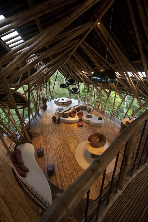 Sharma Springs / IBUKU Modern Eco Friendly Home, Eco House Design, Bamboo Building, Bamboo House Design, Bamboo Architecture, Bamboo House, Beautiful Houses Interior, Open Living Room, Bamboo Design