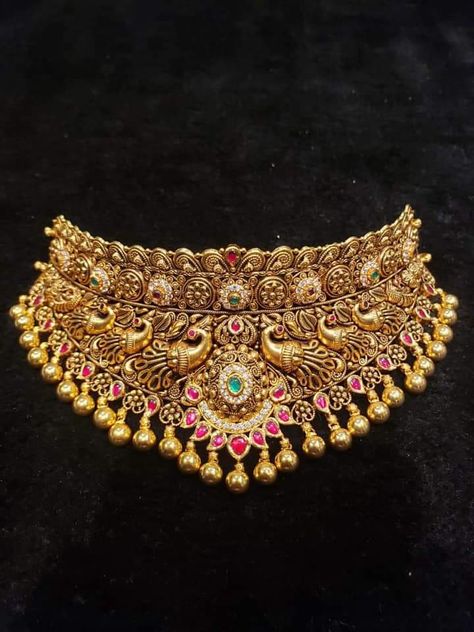 Bridal Gold Choker Designs, Neck Choker Designs Gold, Antique Choker Designs, Chokar Design Jewelry In Gold, Gold Antique Choker, Gold Choker Necklace Indian Bridal, Choker Necklace Designs Gold Indian, Temple Choker Necklace, Gold Choker Necklace Indian