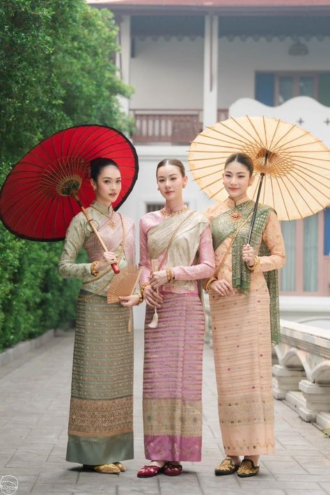 Traditional Lao Clothing, Thai Traditional Clothing, Laos Clothing, Thai Dresses, Traditional Thai Clothing, Thai Costume, Thai Wedding Dress, Thai Clothes, Best Bride