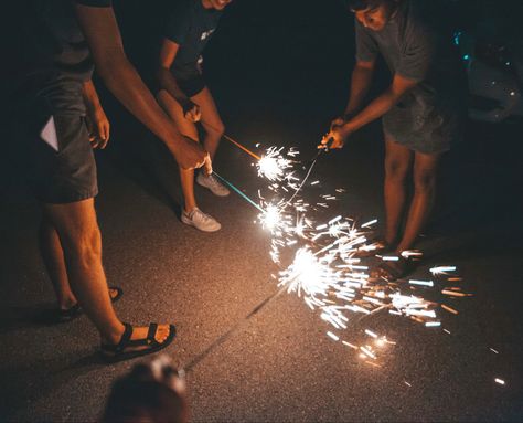 4th Of July With Friends, Fourth Of July Aesthetic, Firework Party, Patriotic Photos, Lotr Party, Sparklers Fireworks, Fire Work, Photoshoot Creative, Person Photography