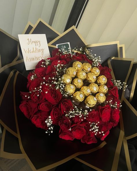 A symphony of love, composed of petals and chocolates. . . Bouquet of 60 roses and chocolates ! . DM to order . Customization available . . #artyaffairs #arty #rosebouquet #60roses🌹 #redrosebouquet #chocolaterosebouquet #chocolateflowerbouquet #bouquet #giftbouquet #Bouquets #hyderabadartists #hyderabadgifts #giftsforher #anniversarygift #anniversarypresent #weddinggifts #weddingbouquet Rose Chocolate Bouquet, Red Ribbon Roses Bouquet, Rose And Chocolate Bouquet, Bouquet Valentines, Ribbon Rose Bouquets, Chocolate Flowers Bouquet, Eternal Flowers, Fake Flower Bouquet, Red Bouquet