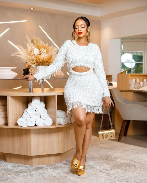 Mihlali Ndamase, Boss Chic, Keynote Speaker, Black Women Fashion, African Beauty, Luxury Lifestyle, Passion For Fashion, Long Skirt, Business Women