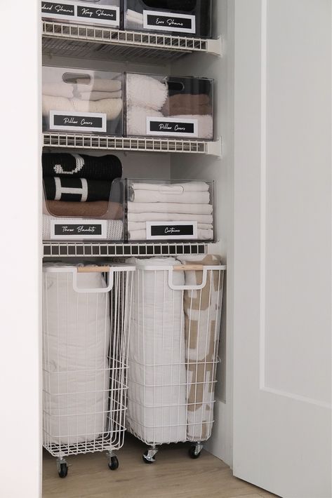 Bathroom Closet Organization Ideas, Linen Closet Design, Bathroom Closet Organization, Organizing Linens, Organized Closet, Closet Organization Ideas, House Organisation, Linen Closet Organization, Bathroom Closet