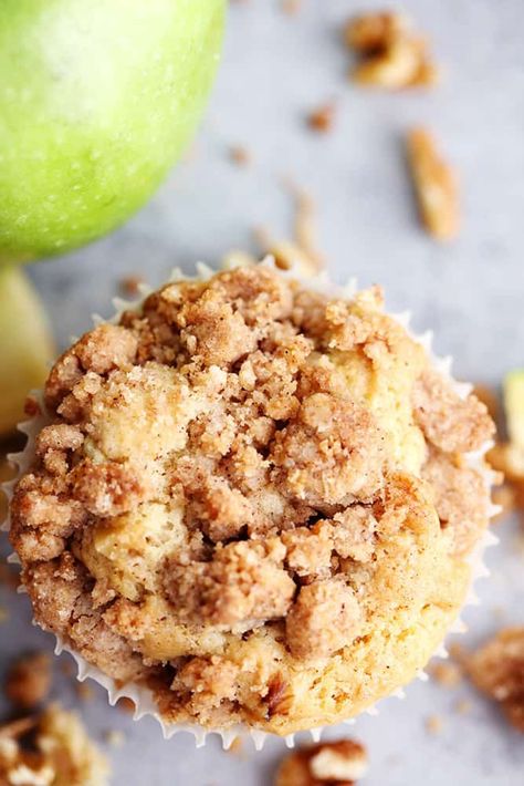 Apple Crumb Cheesecake, Apple Walnut Muffins, Apple Crumb Muffins, Muffin Top Recipes, Quick Apple Dessert, Fall Muffins, Apple Cream Cheese, Apple Muffin Recipes, Crumb Muffins