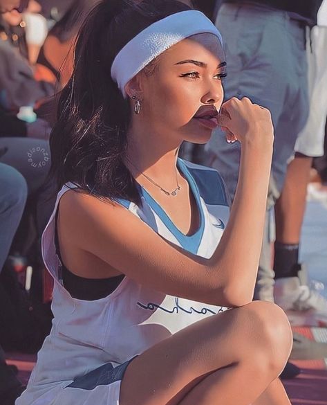 Madison Beer Basketball, Athletic Headbands Hairstyles, Tennis Hair, Competition Hair, Jersey Headband, Beer Outfit, Gym Fits, Hair Tutorials Easy, Athletic Hairstyles