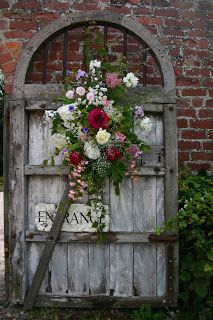 Old door used as a garden gate ~ cute rose wreath ~ love this idea Gates Ideas, Garden Games, Garden Gate, Old Door, Garden Doors, Old Doors, Deco Floral, Beautiful Doors, Decor Minimalist