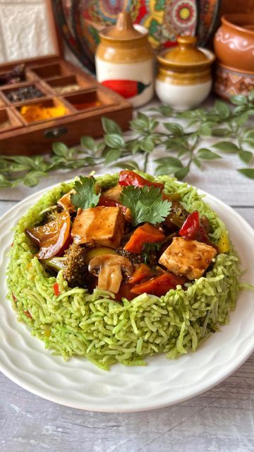 Rice Plating Presentation, Spinach Paneer, Chilli Garlic Sauce, Spinach Puree, Paneer Gravy, Spinach Rice, Plating Ideas, Mixed Veggies, Dark Soy Sauce