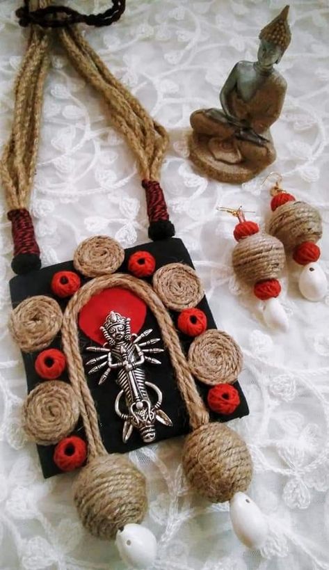 Absolutely handmade jewelry 💕 ... Jute Jwellery Design, Jute Jewellery Handmade, Jute Jewellery, Ma Durga, Diy Jewelry Set, Terracotta Jewellery Designs, Diy Earrings Easy, Macrame Colar, Diy Jewellery Designs