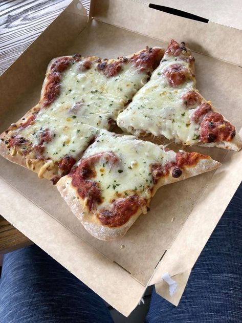 Pizza Ideas Aesthetic, Pizza Shapes, Star Food, Food Images, The Hub, Food Obsession, Pretty Food, I Love Food, Cute Food