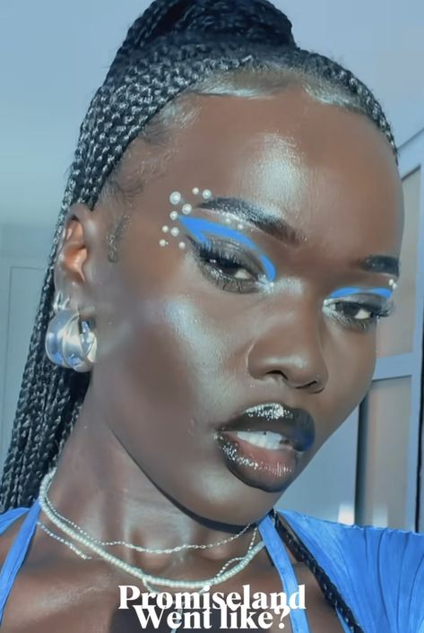 Alien Makeup, Cute Alien, Silver Mermaid, Mermaid Makeup, Creative Eye, Creative Eye Makeup, Blue Makeup, Makeup Routine, Makeup Inspo