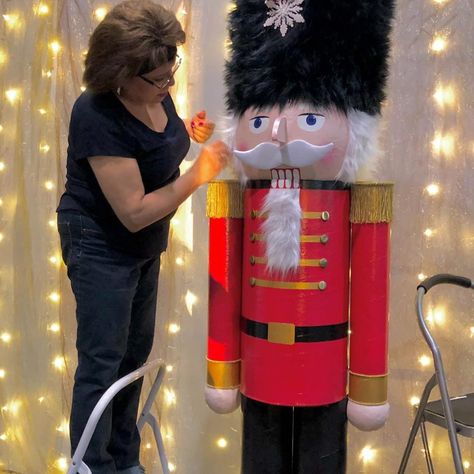 Giant Nutcracker, Large Nutcracker, Diy Nutcracker, Nutcracker Christmas Party, Christmas Toy Soldiers, Nutcracker Crafts, Nutcracker Decor, Nutcracker Christmas Decorations, Christmas Soldiers