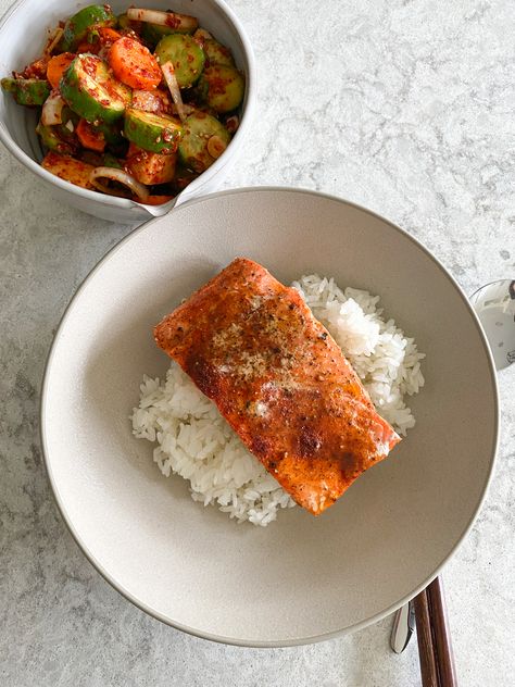 Salmon Rice Bowl with Cucumber Kimchi. If you've seen the viral salmon rice bowl on TikTok, this is my Korean version. Kimchi With Rice, Veggie Salmon Bowl, Salmon And Rice Dinner, Rice Cucumber Bowl, Sushi Bowl Salmon, Salmon Bites Bowl, Salmon Salad Rice Bowl, Korean Salmon Rice Bowl, Korean Healthy Food