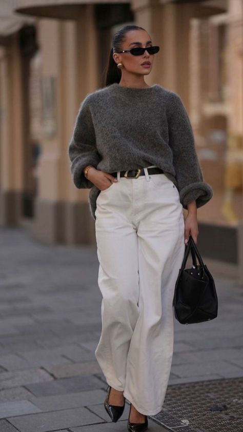 White Trousers Outfit Winter, White Trousers Outfit Classy, White Trousers Outfit, Ripped Jeans Look, Winter Date Night Outfits, Trouser Outfit, Business Chic, Chic Fall Outfits, Autumn Fits