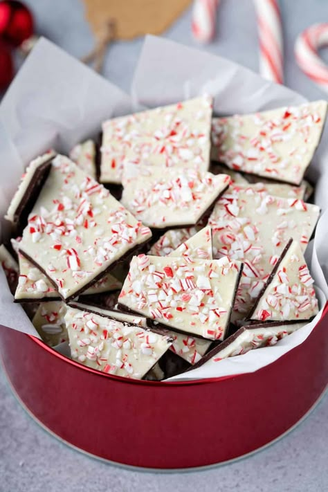 This Peppermint Bark recipe is a Holiday tradition for us and it's so simple to make. Vegan Peppermint Bark, Vegan Holiday Desserts, Peppermint Bark Recipe, Christmas Desert, Peppermint Bark Recipes, Chocolate Peppermint Bark, Bark Recipes, Easy Holiday Desserts, Xmas Treats