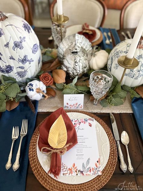 How to set an elegant Thanksgiving table using blue, plus free printables to match - DIY Thanksgiving place cards, menus, and napkin rings to make every place setting special for turkey day! Blue Thanksgiving Table, Diy Chinoiserie, Thanksgiving Dinner Table Setting, Elegant Thanksgiving Table, Blue Thanksgiving, Seasonal Decor Fall, Rings To Make, Elegant Thanksgiving, Thanksgiving Tablecloth