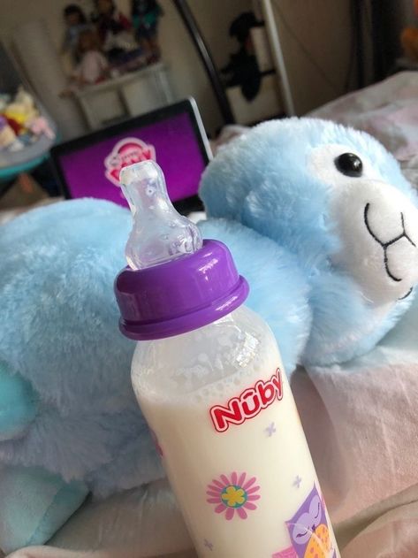 Baby Tumblr, Baby Bottle, Baby Bottles, Baby Fever, Baby Pictures, Baby Items, Baby Photos, Baby Nursery