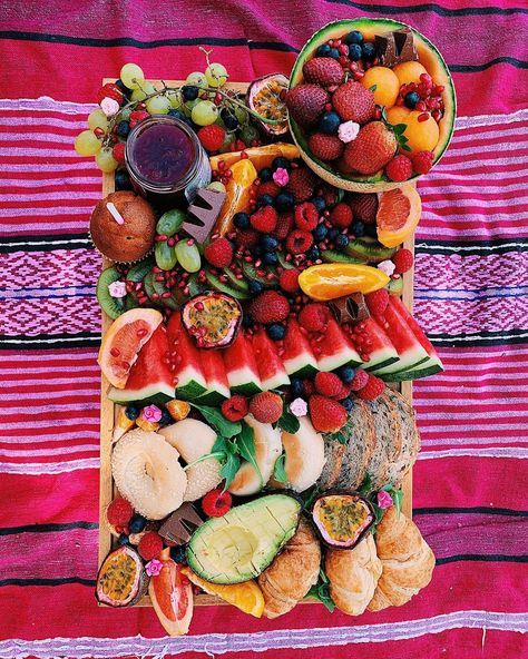 Fruit platter  Radharani on Instagram: “Lovely morning picnic by the beach🌞🌊🌺”  #beach #picnic #vsco #goodvibes #fruitplatter Beach Platter, Picnic By The Beach, Morning Picnic, Lovely Morning, Fruit Platter, By The Beach, Beach Picnic, Birthday Ideas, The Beach