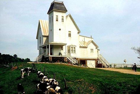 Beetlejuice Halloween Decor, Castle Diorama, Beetlejuice House, Beetlejuice Aesthetic, Juice Photo, Tim Burton Vibes, Tim Burton Halloween, Iconic Houses, Sleepy Hollow 1999