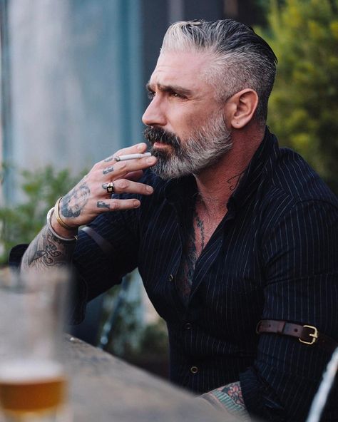 Barba Hipster, Daniel Sheehan, Beard Growth Kit, Grey Hair Men, Handsome Older Men, Beard Growth, Beard Care, Long Hair Styles Men, Hair And Beard Styles