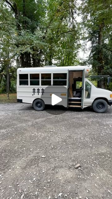 Isaac Turner on Instagram: "4 Window Skoolie Tour. “MINION” The last bus I built 💔 #skoolie #skoolieconversion #buslife #vanlife #schoolbusconversion #shortbusconversion #shortbus Build Sponsors: @recprousa @dakota.lithium" Skoolie Dashboard, Short Bus Conversion Interiors, Skoolie Interior Design, Schoolies Bus Conversion, Small School Bus Conversion, Buses Turned Into Homes, Short Bus Conversion Layout, Skoolie Layout Floor Plans, Mini Skoolie