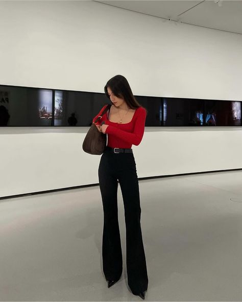 Red With Black Outfit, Flared Pants Outfit Work, Cute Outfits Red And Black, Modern Feminine Style Outfit, Flare Work Pants Outfit, Black Dress Pants Outfit Casual, Red And Black Outfits Aesthetic, Styling Flared Jeans, Classic Aesthetic Outfits