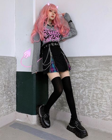 Gamer Girl Outfit, Beauty Tattoo, Egirl Fashion, Pastel Goth Fashion, 90s Fashion Grunge, Tattoo Girl, E Boy, E Girl, Alt Fashion