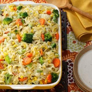 vegetable noodle casserole...make with cream of mushroom soup instead of cream of chicken Vegetable Noodle Casserole, Nutritious Vegetables, Vegetable Noodle, Vegetarian Noodles, Veggie Noodle, Noodle Casserole Recipes, Vegetarian Casserole, Chicken Tikka Masala Recipes, Veggie Casserole