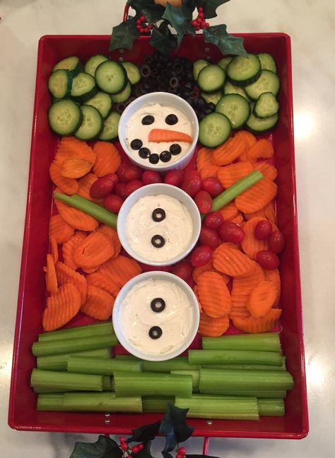 Winter Onederland Themed Food, Sledding Party Food, December Birthday Activities, December Birthday Food Ideas, Winter Wonderland Birthday Food Ideas, Winter Wonderland Fruit Tray, Christmas Birthday Party Food Ideas, Winter Onederland Party Snacks, 30th Winter Birthday Party Ideas