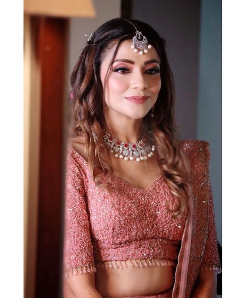 This Bride's Rouge Pink Engagement Look Will Leave You Amazed! - Wedbook Pink Lehenga Makeup Look, Makeup For Pink Outfit, Lehenga Makeup Look, Engagement Makeup Indian, Lehenga Makeup, Engagement Dress For Bride, Pink Engagement, Engagement Look, Indian Bride Makeup