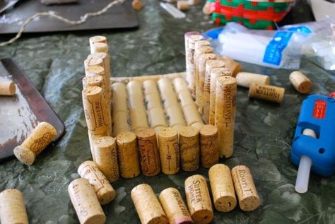 Cork Birdhouse, Wine Cork Birdhouse, Cork Crafts Christmas, Wine Cork Diy Crafts, Recycled Wine Corks, Wine Cork Projects, Cork Crafts Diy, Wine Cork Diy, Wine Cork Art