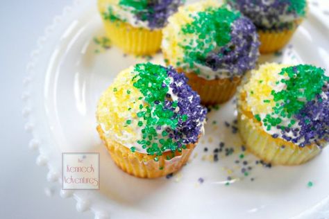 King Cake Cupcakes - Perfect for Epiphany and Mardi Gras! King Cake Cupcakes Recipe, Mardi Gras Desserts, Kings Cake Cupcakes, Buttermilk Cupcakes, Mardi Gras Cake, King Cake Recipe, King Cake Baby, Mardi Gras King Cake, Mardi Gras Food