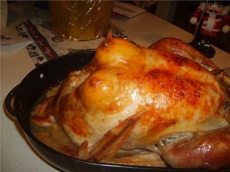 Add lemons under the turkey skin - HAPPY turkey day! Thanksgiving Baking, 웃긴 사진, Turkey Breast, Funny Thanksgiving, Baking Tips, Thanksgiving Turkey, Thanksgiving Dinner, Thanksgiving Recipes, Cooking Tips