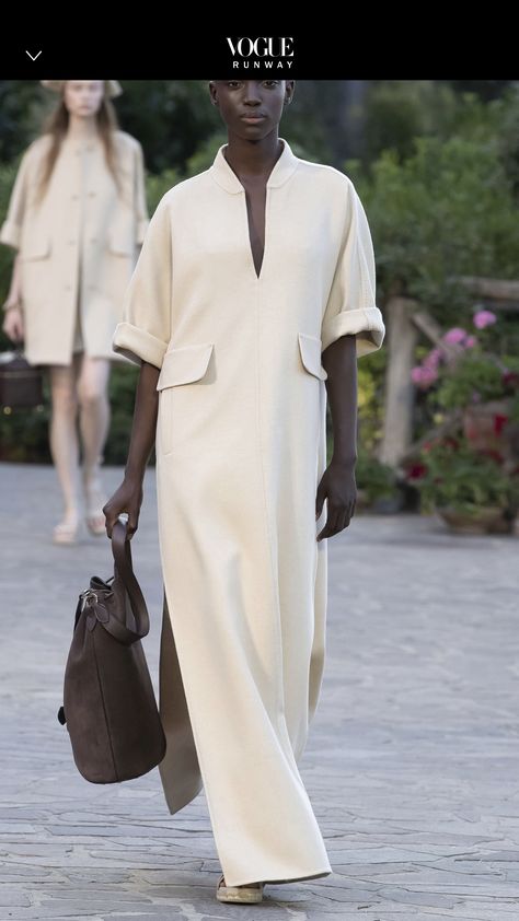 Stile Casual Chic, Elegante Y Chic, Mode Abaya, Looks Chic, 가을 패션, Mode Inspiration, Max Mara, Look Fashion, Minimalist Fashion