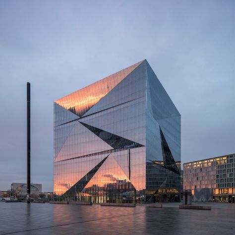 3XN unveils cube-shaped office block in central Berlin 3xn Architects, Cubes Architecture, World Architecture Festival, Danish Architecture, Smart Building, Smart Office, Outdoor Balcony, Natural Ventilation, Glass Facades