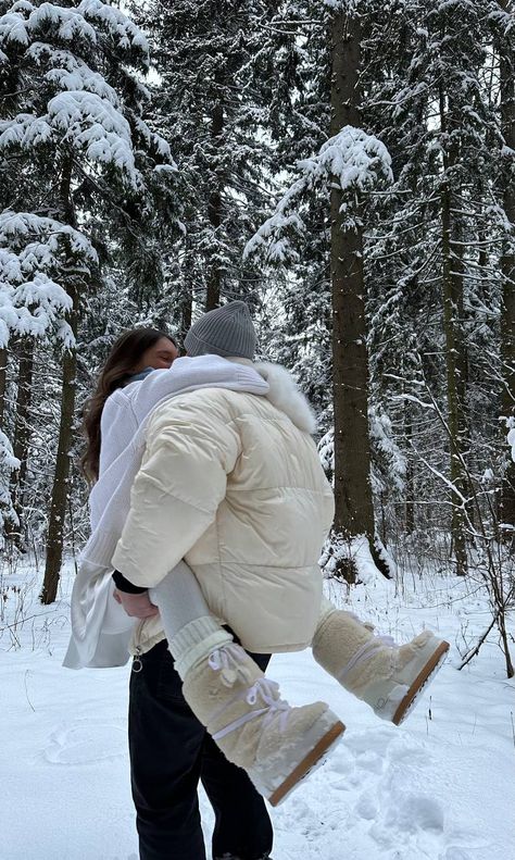 Winter Couple Pictures, Snow Couple, Sister Pictures, Snow Trip, Winter Photoshoot, Winter Photo, Winter Photos, Christmas Photoshoot, Christmas Couple