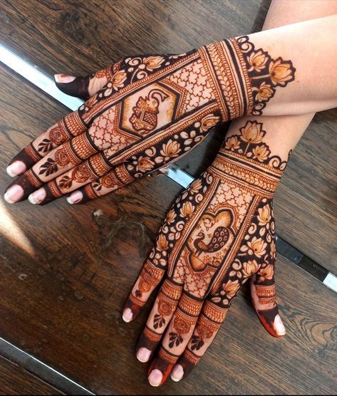 Bake Side Mehndi Design, Unique Mehandi Awesome Front Hand, Mahedi Design Latest, Siders Mehndi Design, Upper Hand Mehndi Designs, Mehndi Design Groom, Unique Arabic Mehndi Designs, Royal Mehndi Designs, Unique Mehndi Designs Back Hand