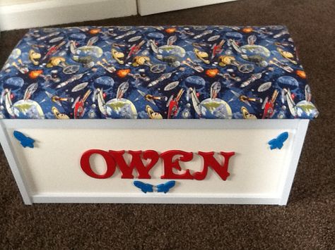 toy box. personalised. space. cushioned by Littlebowchicgifts #toybox #toyroom #childrenroomdecor #childrensstoragebox #kidstoybox #boystoybox #girlstoybox #gamesroom #storagebox #kidsroom #boysroom #girlsroom #kidsroomdecor #ecotoys #shoebox #babynursery #toysstorage #childrensbedroom #kidsbedroomdecor #babyroomdecor #babyroomideas White Toy Box, Personalised Wooden Toy Box, Kids Storage Bench, Childrens Toy Boxes, Toy Storage Chest, Wooden Toy Chest, Gender Neutral Toys, Personalised Toy Box, Childrens Toy Storage