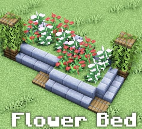 Minecraft Build Decoration, Front Yard Minecraft Ideas, Flowerbed Minecraft, Minecraft Exterior Design Ideas, Minecraft Planter Ideas, Minecraft Centerpiece Ideas In Game, Small Garden Minecraft, Flower Bed Minecraft, Minecraft Flower Bed Ideas