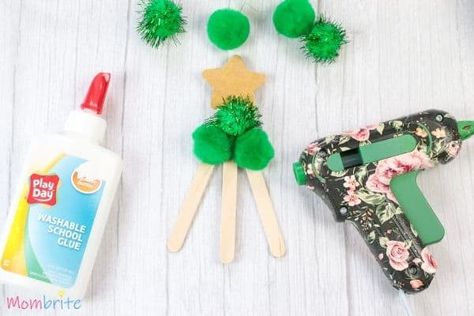 Easy Pom Pom Christmas Tree Ornament Craft Pompom Christmas Tree, Pompom Tree, Pom Pom Christmas Tree, Easy Pom Pom, Christmas Tree Ornament Crafts, Pom Pom Christmas, Handprint Christmas Tree, Pom Pom Tree, Fun Holiday Crafts