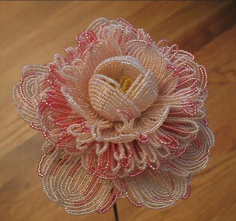 Fabric Flower Pins, Beaded Flowers Patterns, Paper Flower Art, French Beaded Flowers, French Flowers, Flower Sculptures, Diy Crafts Paper Flowers, Giant Flowers, Flower Diy Crafts