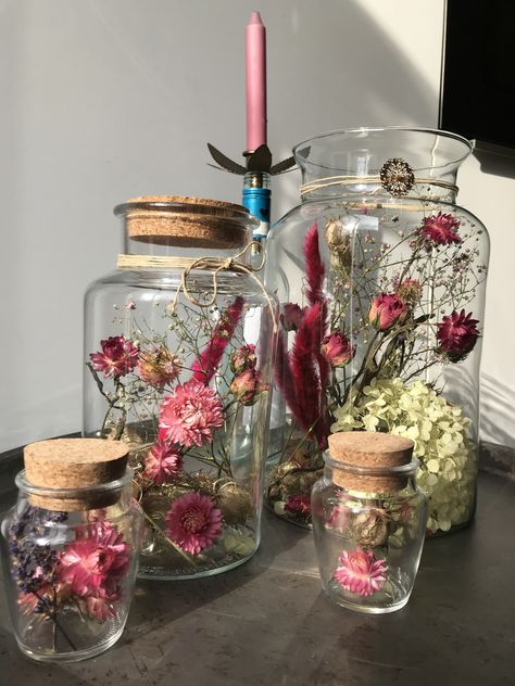 Jar Of Dried Flowers, Dried Flowers In Glass Vase, Dried Flowers In A Jar, Dried Flowers In Jars, Dried Flower Jar, Things To Do With Dried Flowers, Dried Flowers Ideas Decor, Dry Flowers Decoration, Dried Flower Display