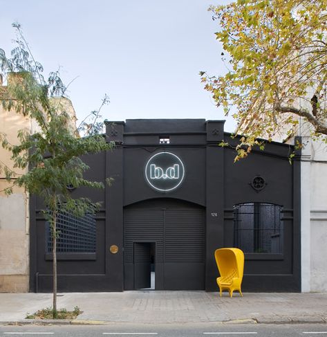 BD Barcelona Design Gallery | We Heart Warehouse Facade, Industrial Exterior, Warehouse Living, Black Building, Barcelona Design, Live Work Space, Warehouse Design, Storefront Design, Industrial Warehouse