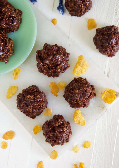 Chocolate Cornflake Candy - The Suburban Soapbox Cornflake Candy, Chocolate Cornflake Cakes, Cornflake Cake, Candy Creations, Microwave Fudge, Peanut Butter Oatmeal Cookies, Cereal Treats, Baking Items, Candy Recipes Homemade